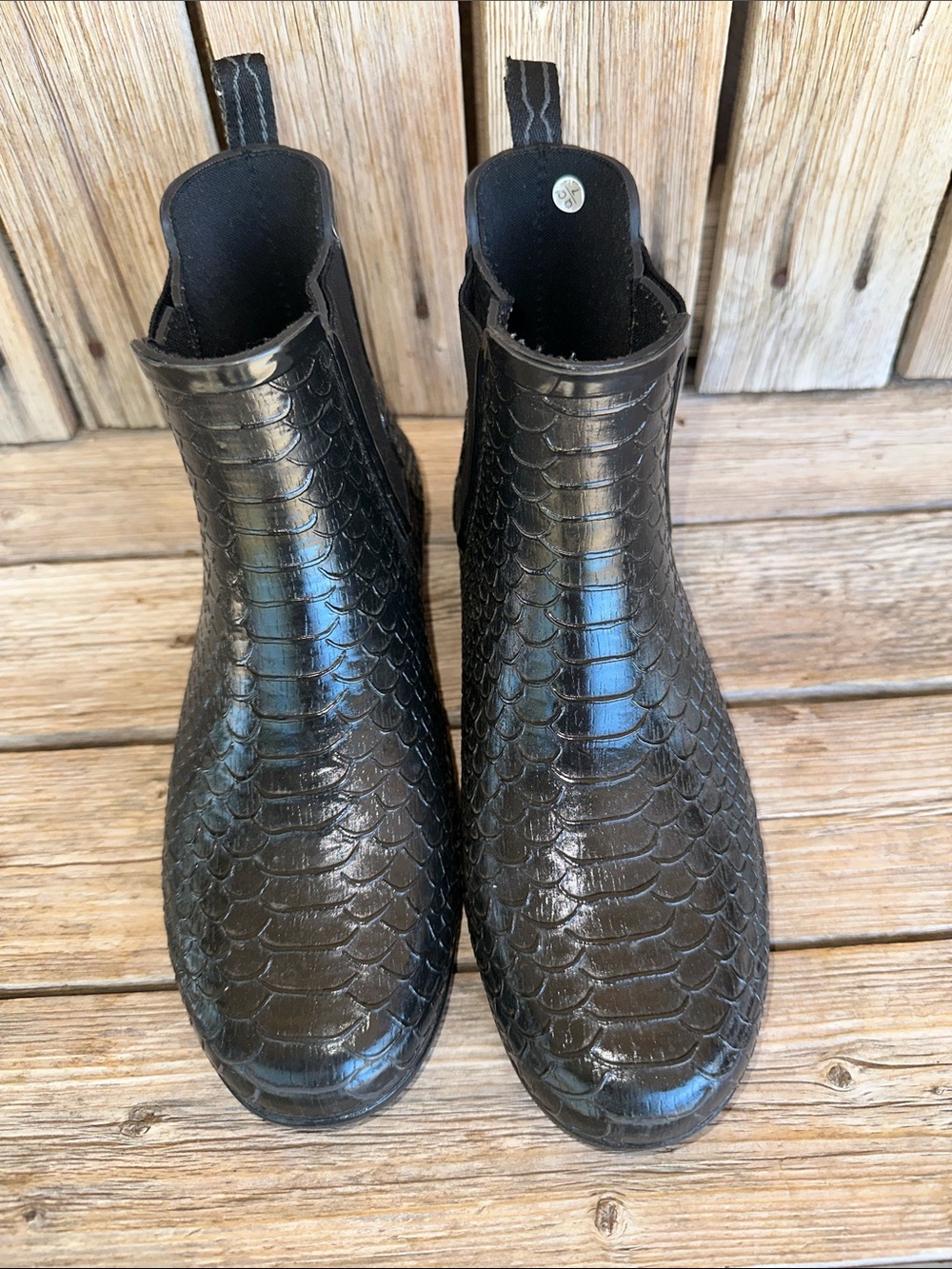 Hunter Chelsea Rain Black Textured Boots - Sleek Slip-On Style Faux Snakeskin